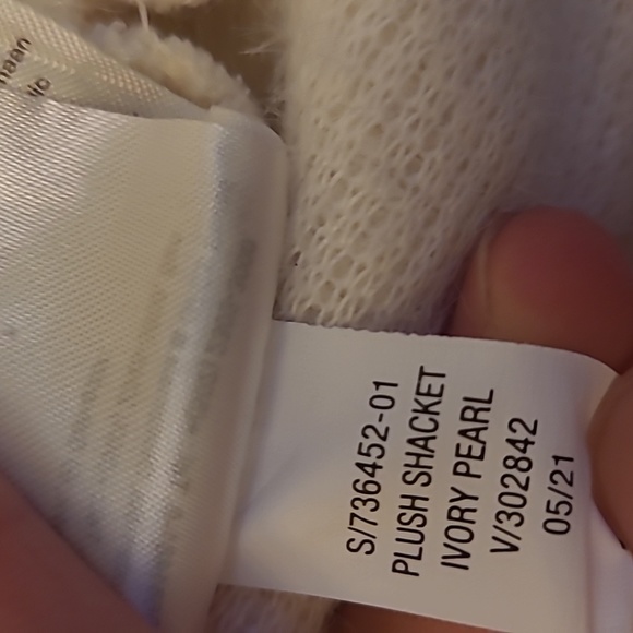 LIKE NEW Old Navy Plush Ivory Utility Shacket with 4 Pockets - Picture 10 of 11